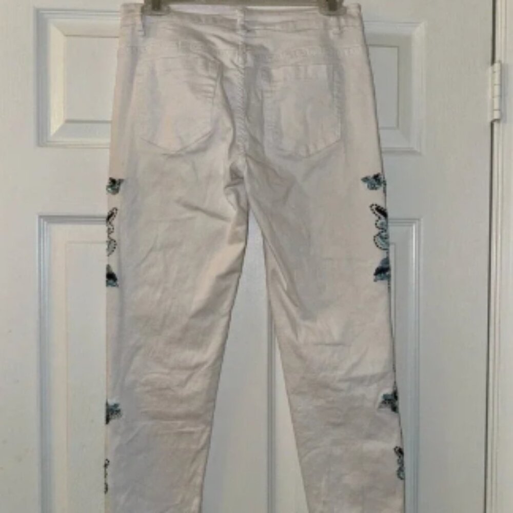 Juliette Rhinestone Capris! - Picture 6 of 6